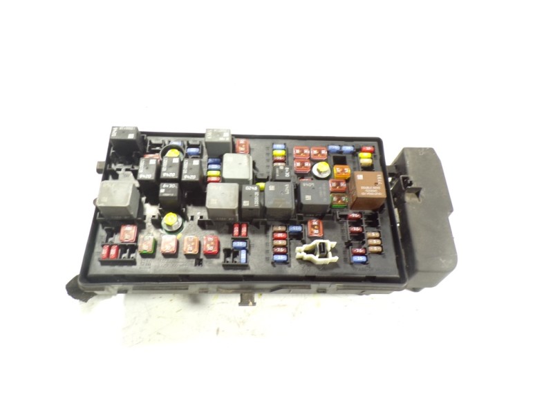 Recambio de caja reles / fusibles para opel insignia berlina 2.0 16v cdti referencia OEM IAM 1247607 13345497 