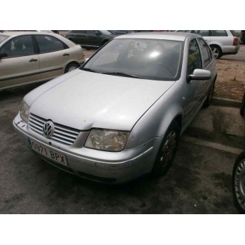 VOLKSWAGEN BORA BERLINA (1J2)