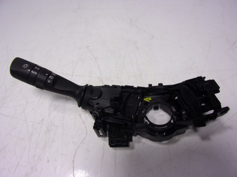 Recambio de mando luces para toyota hilux (3b/3c/3d) gr sport referencia OEM IAM 841400K650 0K65017J290 