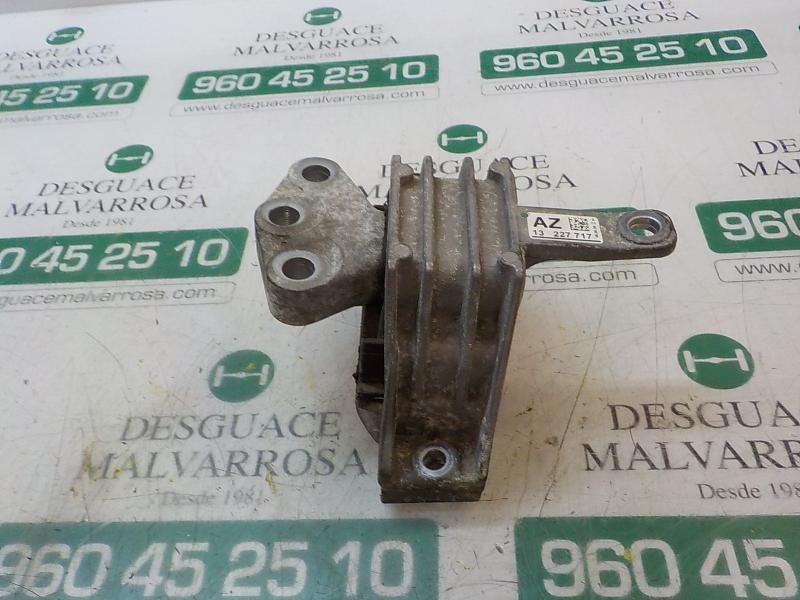 Recambio de soporte motor derecho para opel insignia berlina edition referencia OEM IAM 13227717  