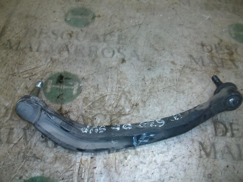 Recambio de brazo suspension superior delantero derecho para nissan primera berlina (p12) acenta referencia OEM IAM   