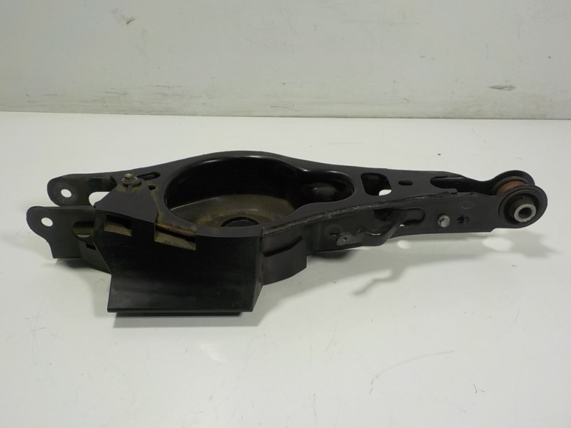 Recambio de brazo suspension inferior trasero izquierdo para toyota rav4 hybrid fwd referencia OEM IAM 4873042060  