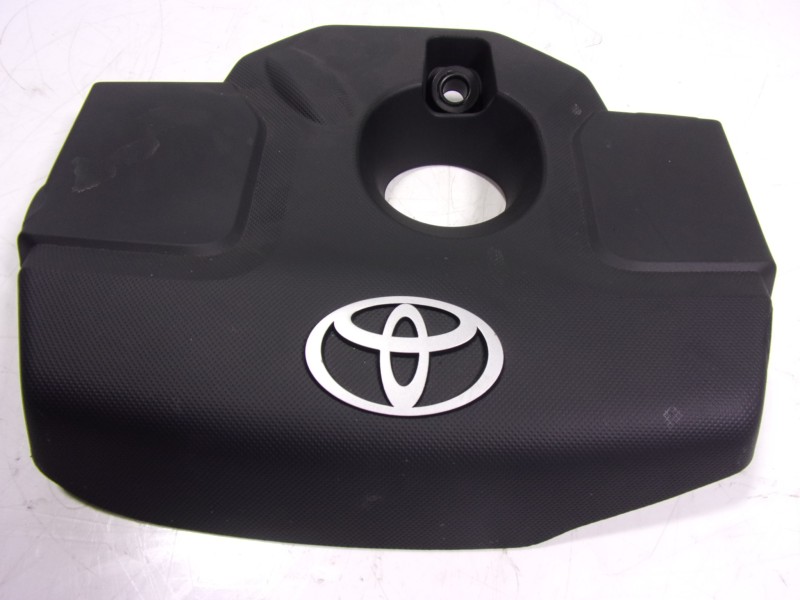 Recambio de tapa motor para toyota hilux (3b/3c/3d) gr sport referencia OEM IAM 126010E030  