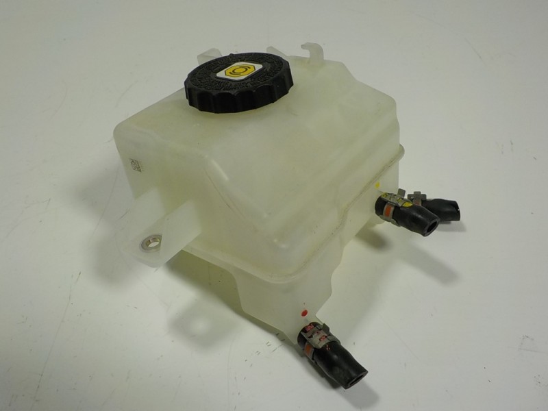 Recambio de deposito servo para toyota rav4 hybrid fwd referencia OEM IAM   