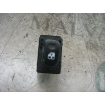 MANDO ELEVALUNAS DELANTERO DERECHO 9358025000YN 