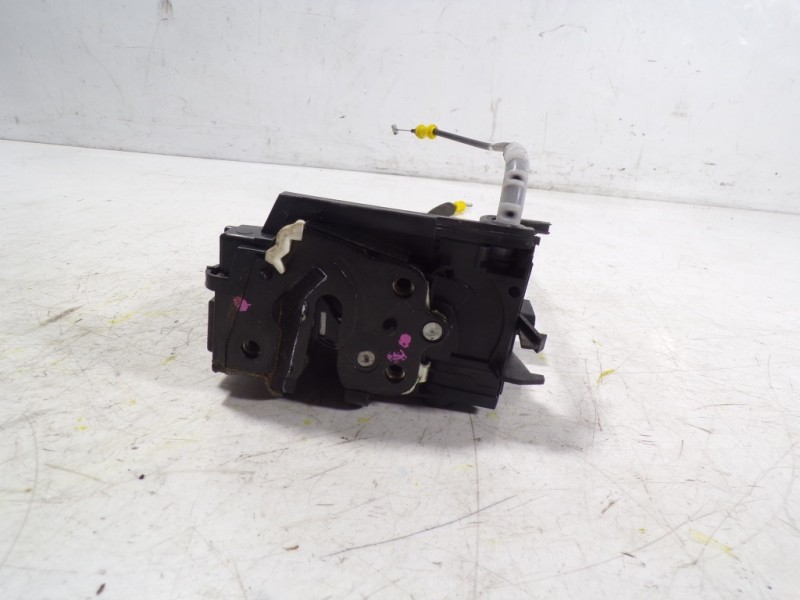 Recambio de cerradura puerta trasera derecha para peugeot 308 1.5 hdi referencia OEM IAM 9826110980 9826110980 