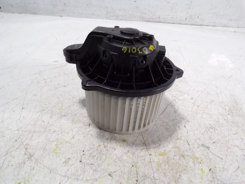 Recambio de motor calefaccion para hyundai i20 1.0 tgdi cat referencia OEM IAM 97126C8000 F00S3B2542 F00S3B2542