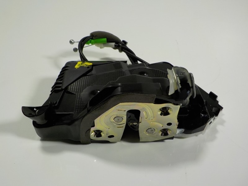 Recambio de cerradura puerta delantera derecha para toyota yaris 1.5 vvti hev referencia OEM IAM 69030K0040 M7311530M6 