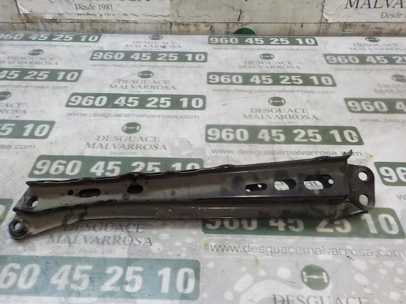 Recambio de travesaño inferior para toyota verso 1.6 d-4d cat referencia OEM IAM 5320402010  