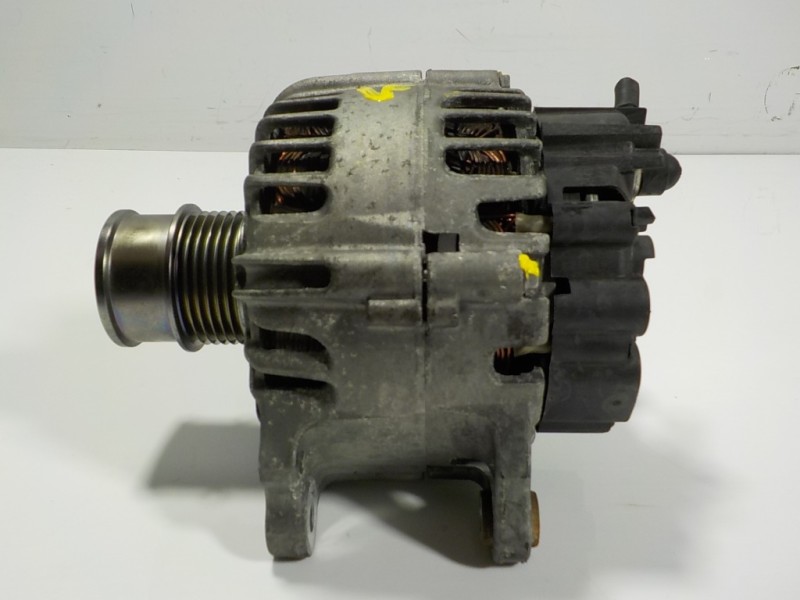 Recambio de alternador para seat arona 1.0 tsi referencia OEM IAM 04E903015  04E903015