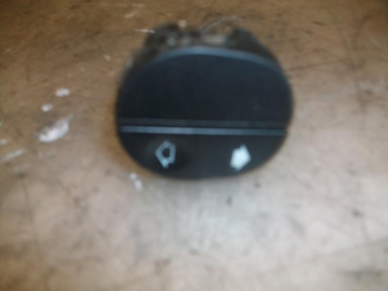 Recambio de mando elevalunas delantero derecho para ford fiesta (cbk) trend referencia OEM IAM   