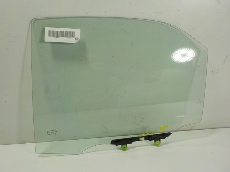 Recambio de cristal puerta trasero izquierdo para toyota yaris 1.5 vvti hev referencia OEM IAM 68104K0010  
