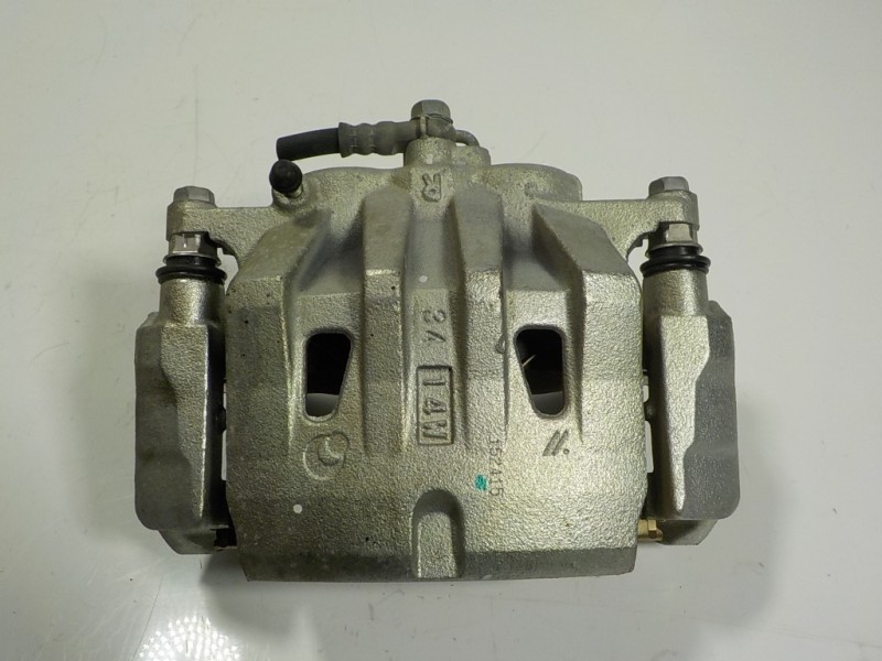 Recambio de pinza freno delantera derecha para toyota rav4 hybrid fwd referencia OEM IAM 4773042130  