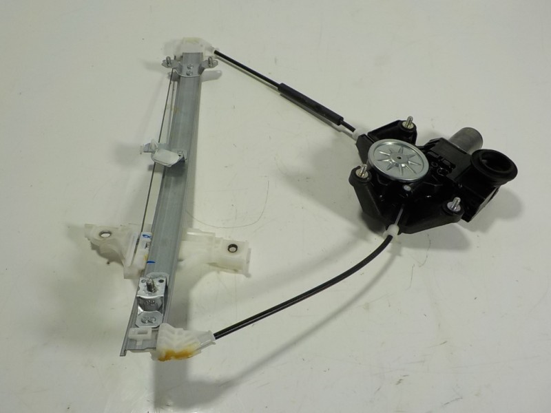 Recambio de elevalunas trasero izquierdo para toyota yaris 1.5 vvti hev referencia OEM IAM 69840K0010 85720K0010 0620206091