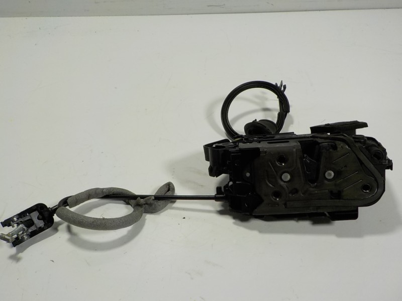 Recambio de cerradura puerta trasera derecha para seat arona 1.0 tsi referencia OEM IAM 5TA839016E A6E5TA839016E 