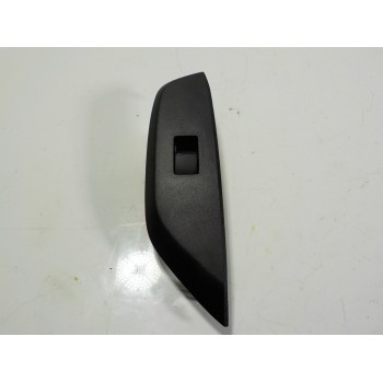 MANDO ELEVALUNAS DELANTERO DERECHO 3561H263N 