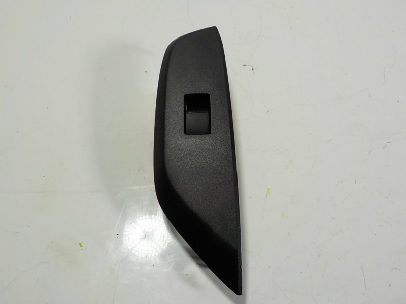 Recambio de mando elevalunas delantero derecho para toyota yaris 1.5 vvti hev referencia OEM IAM  3561H263N 