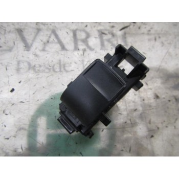 MANDO ELEVALUNAS DELANTERO DERECHO 848100D030 