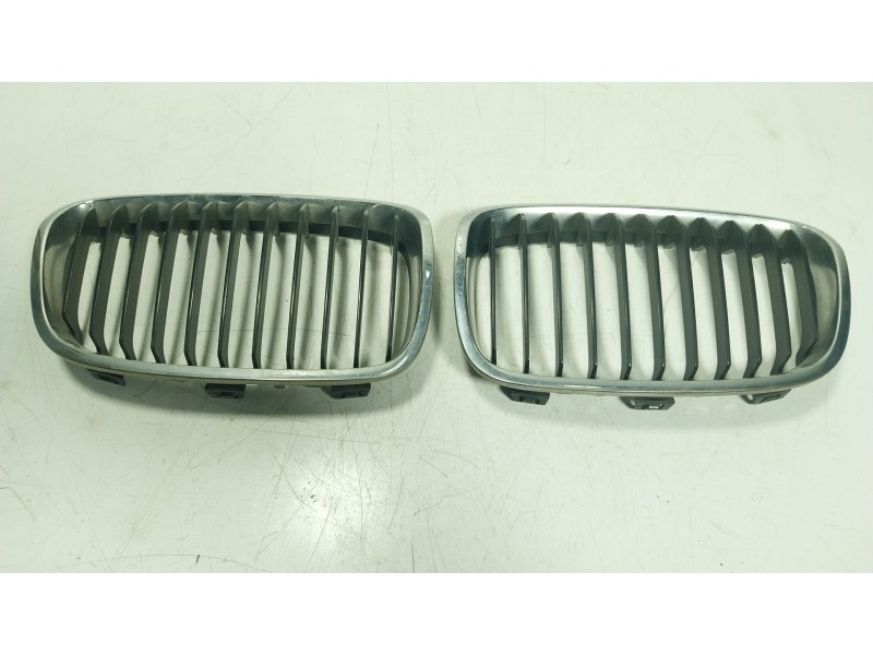 Recambio de rejilla para bmw 1 (f20) 116 d referencia OEM IAM 51137239021  51137239022