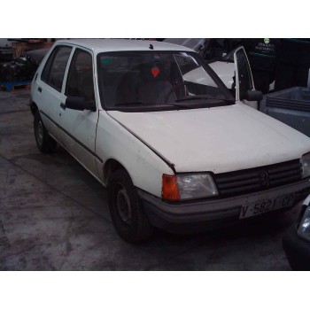 PEUGEOT 205 BERLINA