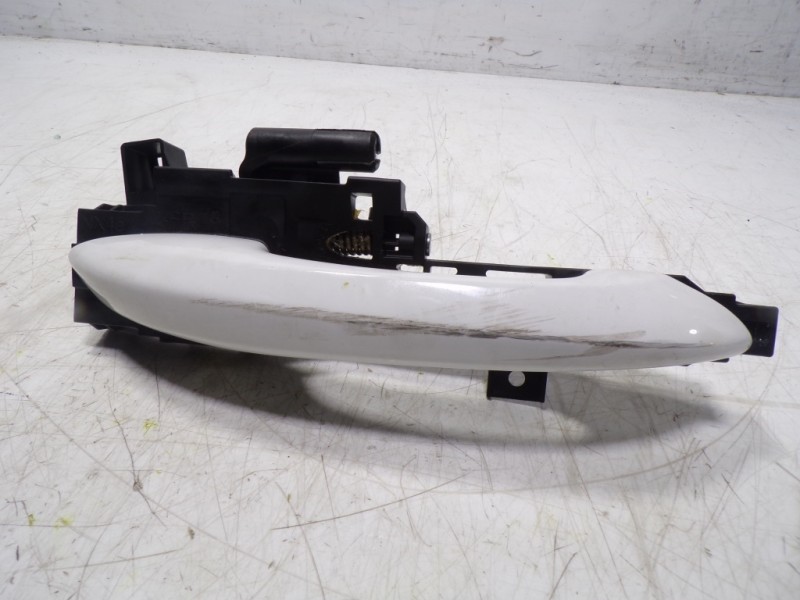 Recambio de maneta exterior delantera derecha para hyundai tucson 1.6 crdi referencia OEM IAM 826B1N7010  