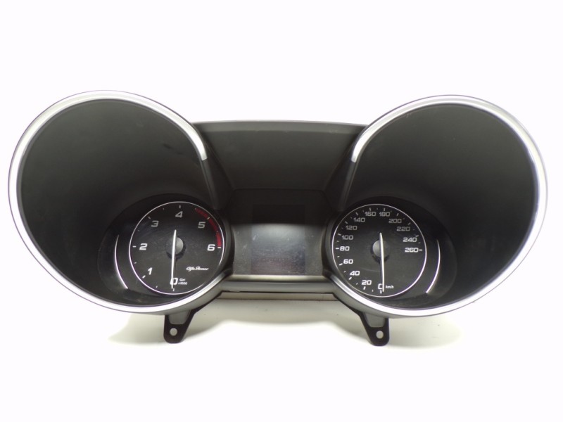 Recambio de cuadro instrumentos para alfa romeo giulia (952) 2.2 jtdm cat referencia OEM IAM 50549171 A2C10459001 A2C10802000