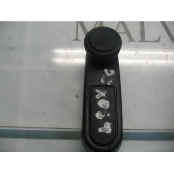 MANETA ELEVALUNAS TRASERA IZQUIERDA 