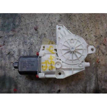 MOTOR ELEVALUNAS TRASERO DERECHO A2518200208 A2518200208 0130822280