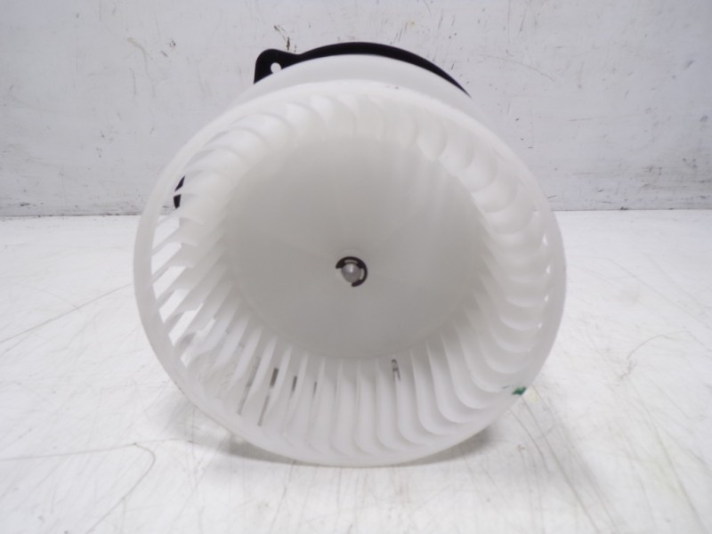 Recambio de motor calefaccion para hyundai tucson 1.6 crdi referencia OEM IAM 97113P2000 005382620 