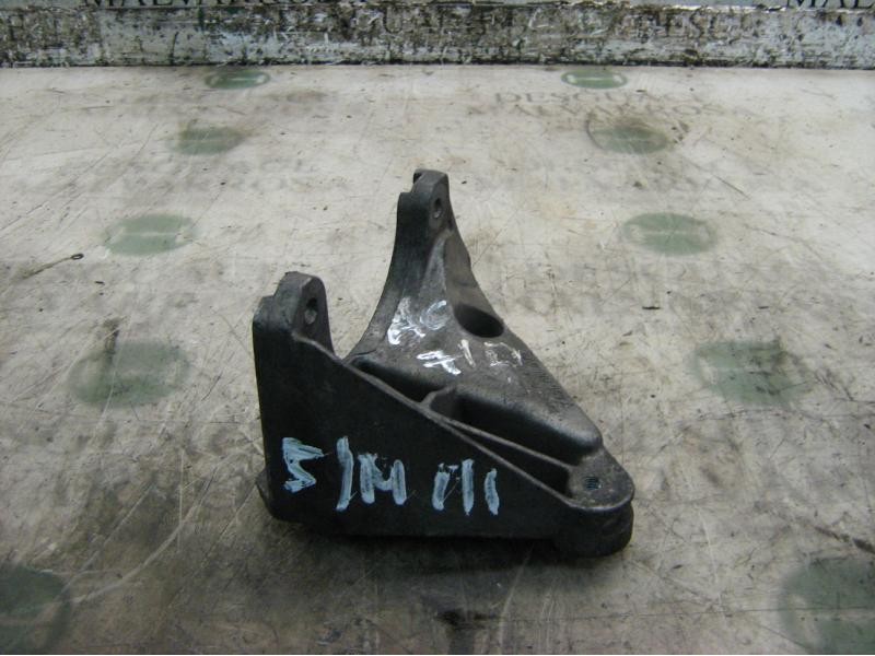 Recambio de soporte motor derecho para audi a6 berlina (c4) 2.5 tdi referencia OEM IAM 4A0199353A  