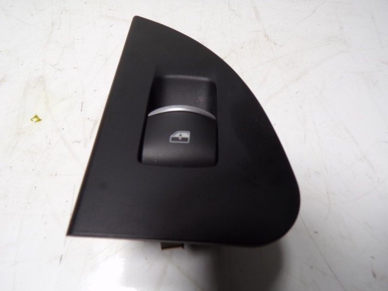 Recambio de mando elevalunas trasero izquierdo para alfa romeo giulia (952) 2.2 jtdm cat referencia OEM IAM  01561075620 