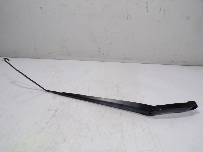 Recambio de brazo limpia delantero derecho para lancia voyager (404) platinum referencia OEM IAM K68028442AA  