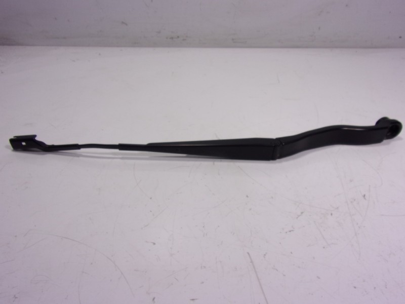 Recambio de brazo limpia delantero izquierdo para land rover new discovery l462 3.0 d referencia OEM IAM LR113391  