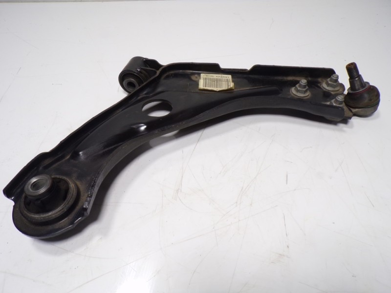 Recambio de brazo suspension inferior delantero derecho para toyota proace city 1.5 dci referencia OEM IAM SU001A9888  