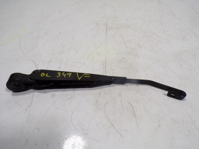 Recambio de brazo limpia trasero para lancia voyager (404) platinum referencia OEM IAM K68102356AA  