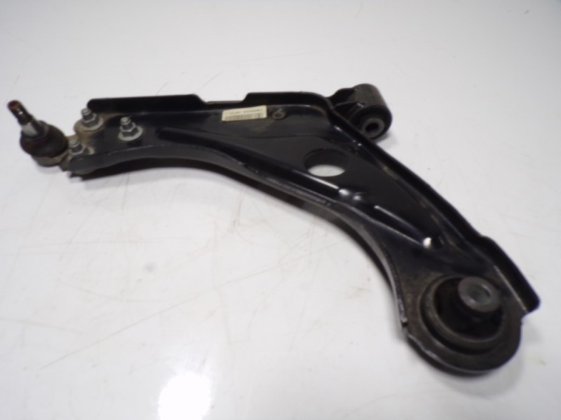 Recambio de brazo suspension inferior delantero izquierdo para toyota proace city 1.5 dci referencia OEM IAM SU001A9889  
