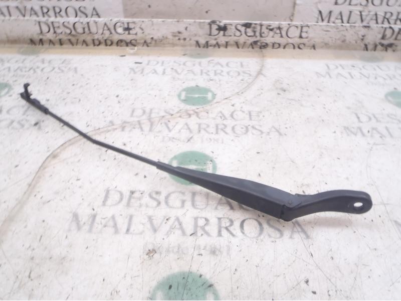 Recambio de brazo limpia delantero izquierdo para peugeot 207 1.6 16v hdi referencia OEM IAM   