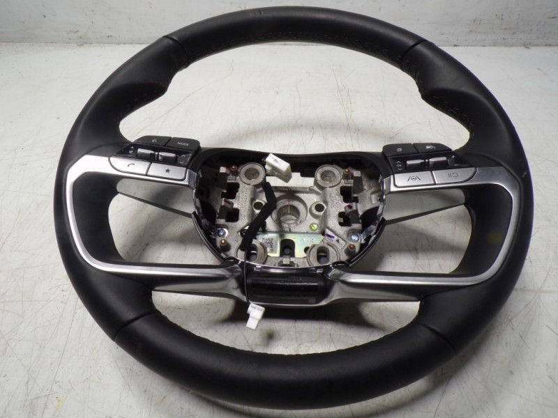 Recambio de volante para hyundai tucson 1.6 crdi referencia OEM IAM 56111N9100NNB N9580NNB 