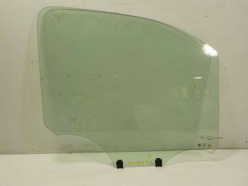 Recambio de cristal puerta delantero derecho para toyota proace city 1.5 dci referencia OEM IAM SU001A9725  