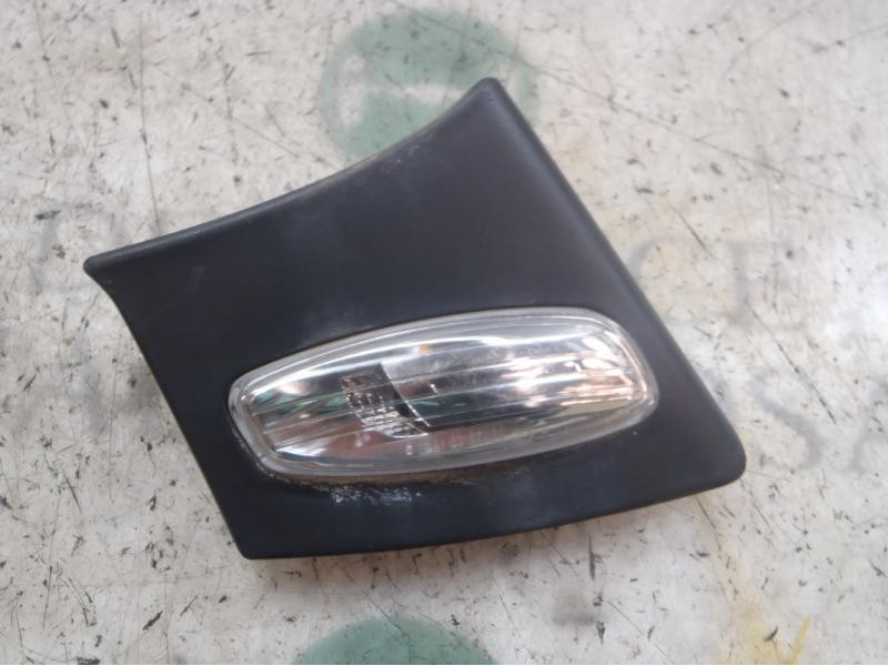 Recambio de piloto lateral derecho para peugeot 207 1.6 16v hdi referencia OEM IAM   