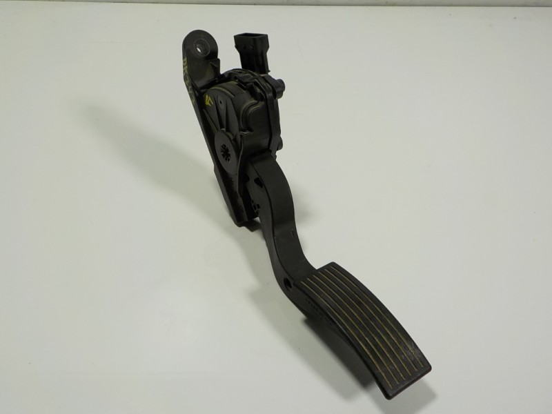 Recambio de potenciometro pedal para hyundai i20 1.2 16v cat referencia OEM IAM 327001S000  