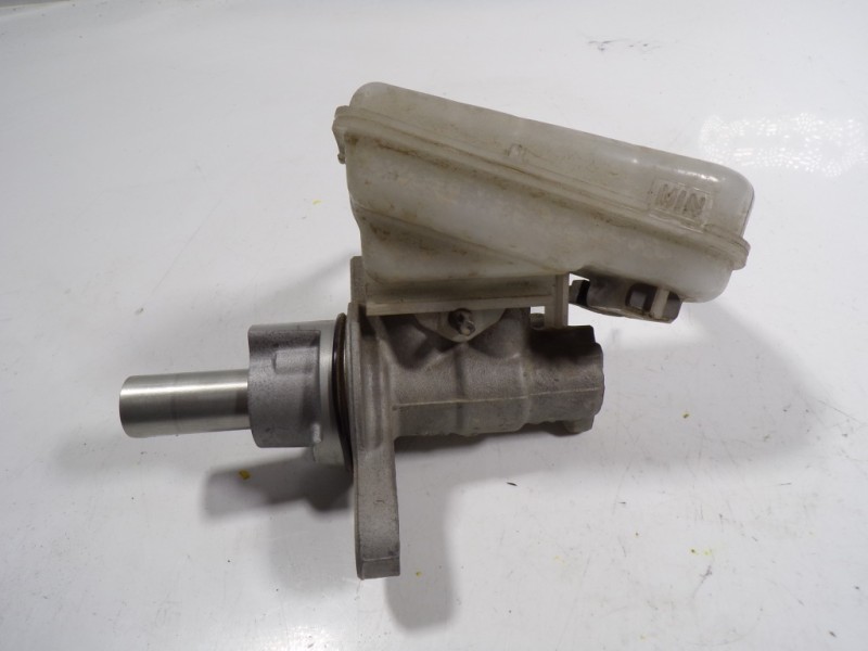 Recambio de bomba freno para ford fiesta (ccn) 1.0 ecoboost cat referencia OEM IAM 1751664  