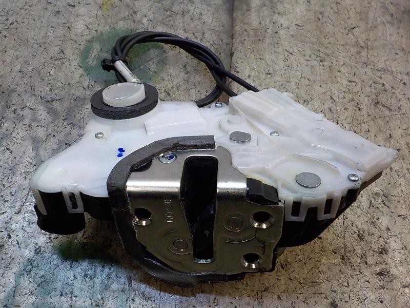 Recambio de cerradura puerta delantera izquierda para toyota yaris 1.4 turbodiesel cat referencia OEM IAM 690400D140  