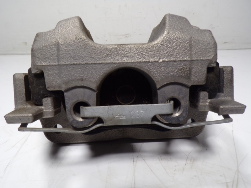 Recambio de pinza freno delantera izquierda para toyota proace city 1.5 dci referencia OEM IAM SU001A8847 9833183180 