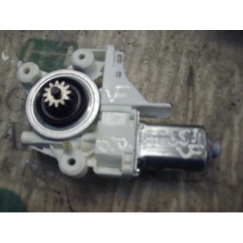 MOTOR ELEVALUNAS DELANTERO DERECHO 