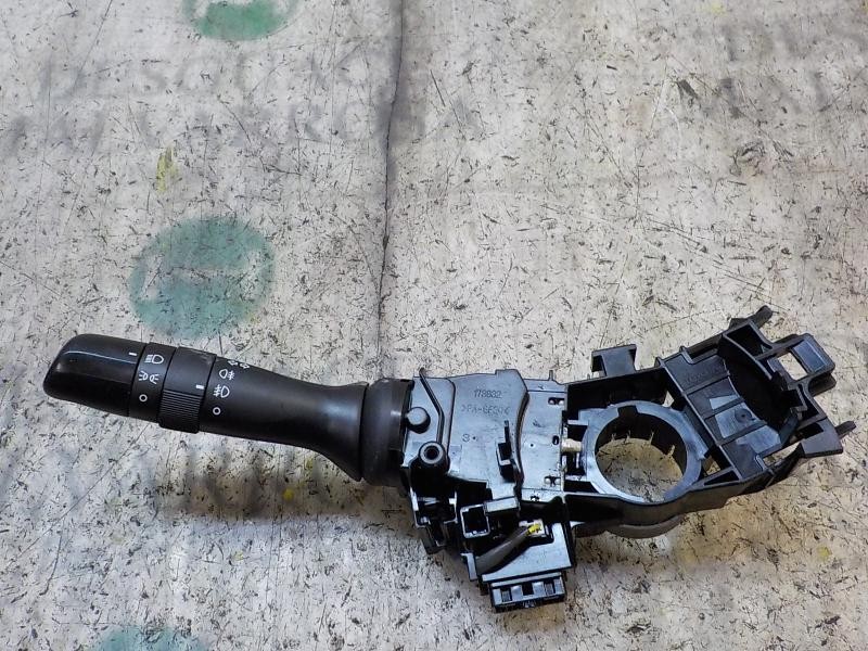 Recambio de mando luces para toyota yaris 1.4 turbodiesel cat referencia OEM IAM 8414002311  