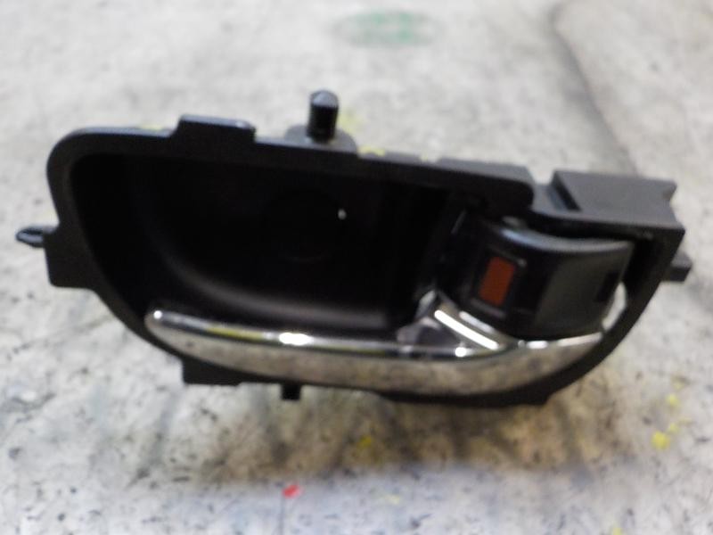 Recambio de maneta interior delantera derecha para toyota yaris 1.4 turbodiesel cat referencia OEM IAM 692050D200C0  