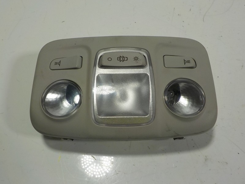 Recambio de piloto interior para toyota proace city 1.5 dci referencia OEM IAM SU001A3447  