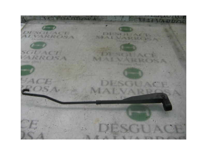 Recambio de brazo limpia delantero derecho para peugeot 405 berlina gl exclusive referencia OEM IAM   