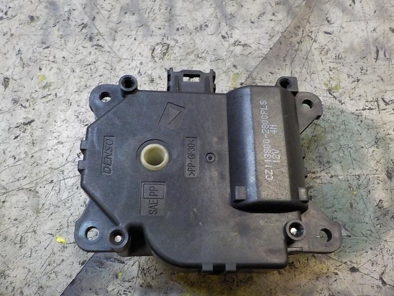 Recambio de motor apertura trampillas climatizador para toyota yaris 1.4 turbodiesel cat referencia OEM IAM 871060D031  
